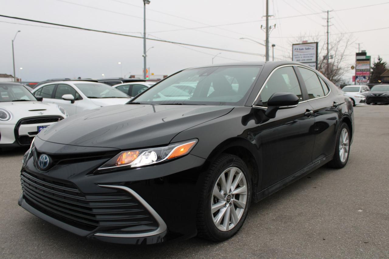 2024 Toyota Camry HYBRID LE Photo2