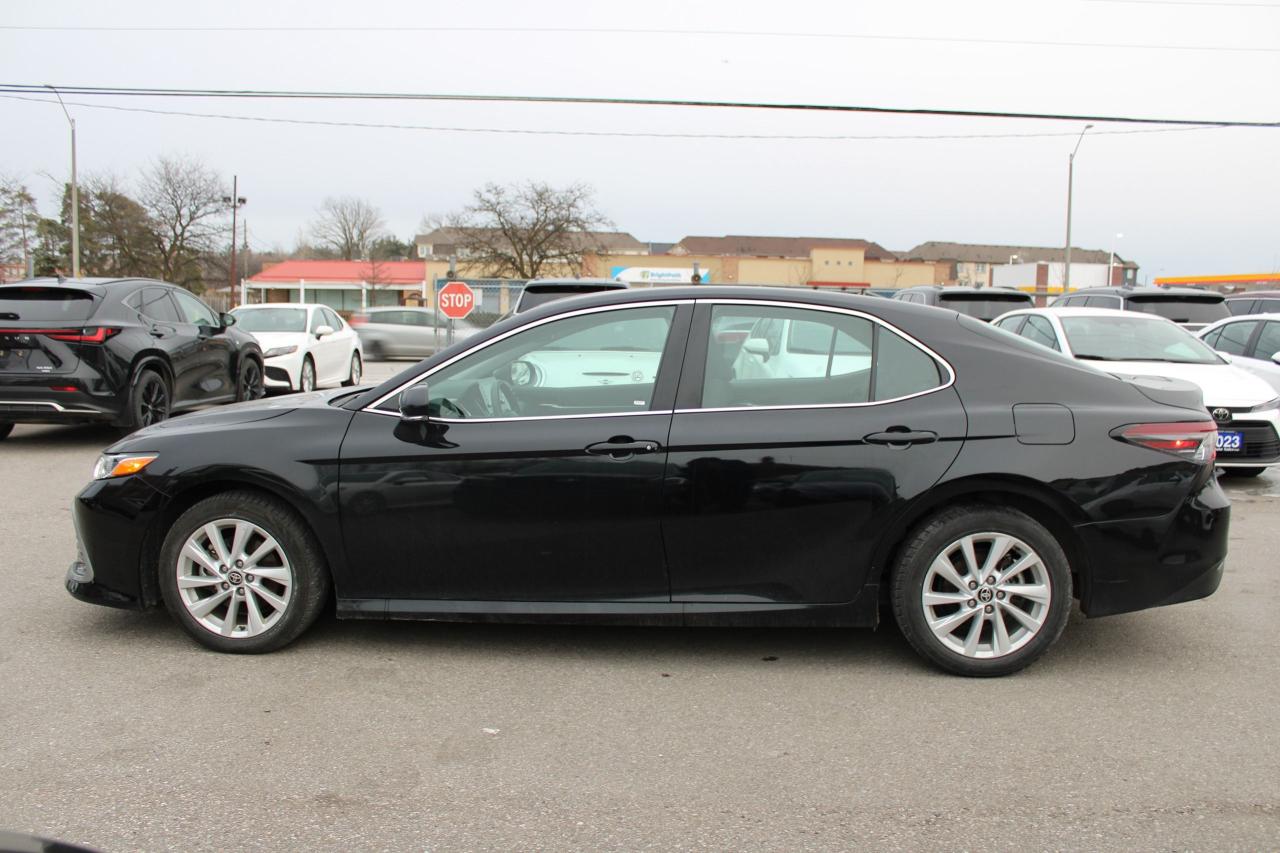 2024 Toyota Camry HYBRID LE Photo3