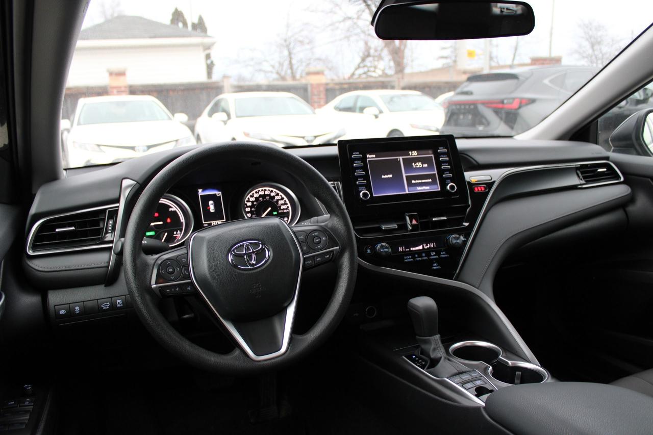 2024 Toyota Camry HYBRID LE Photo