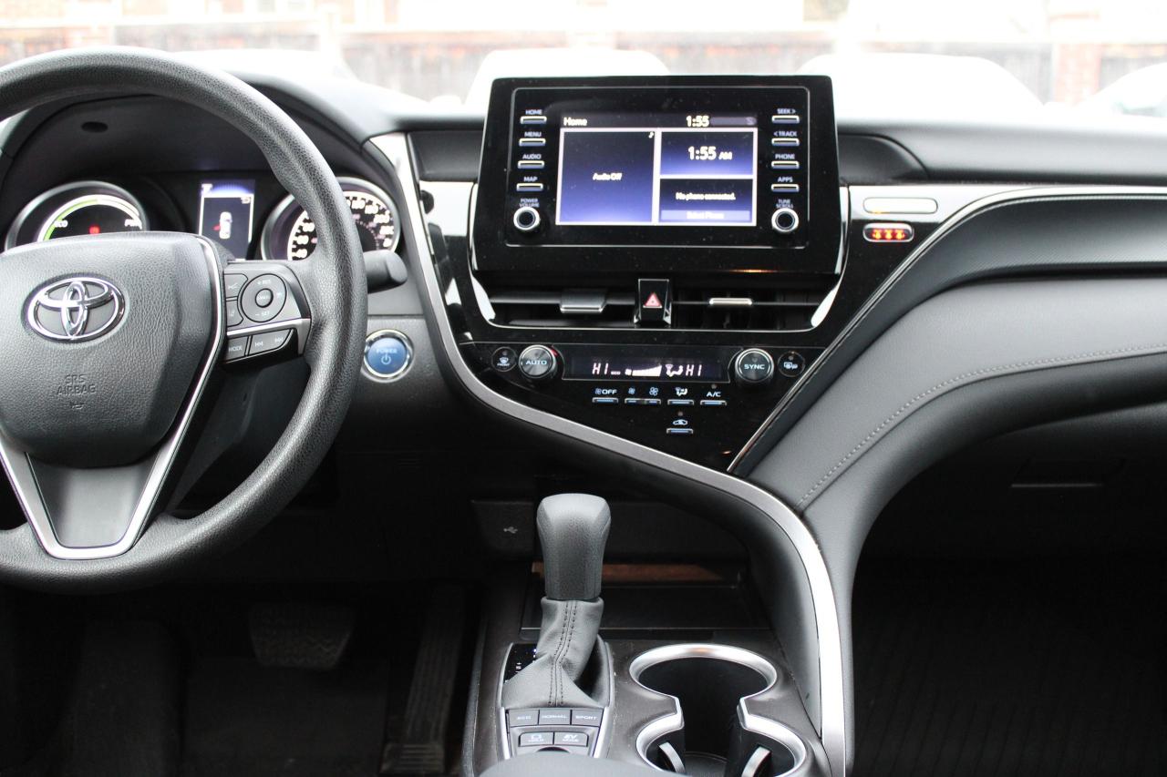 2024 Toyota Camry HYBRID LE Photo