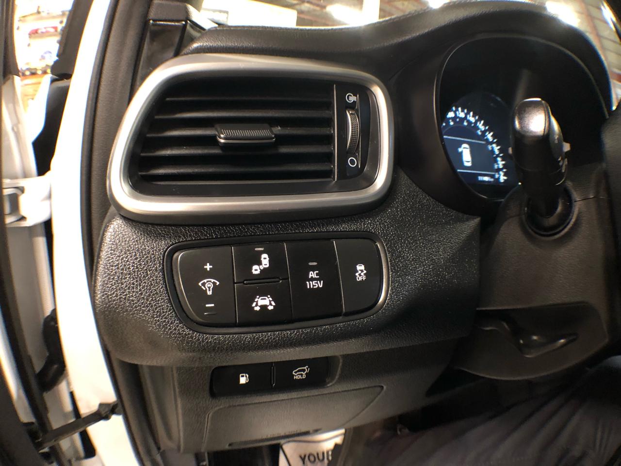 2019 Kia Sorento SXL LIMITED AWD 7 PASS LEATHER PAN/ROOF NAV CAMERA Photo