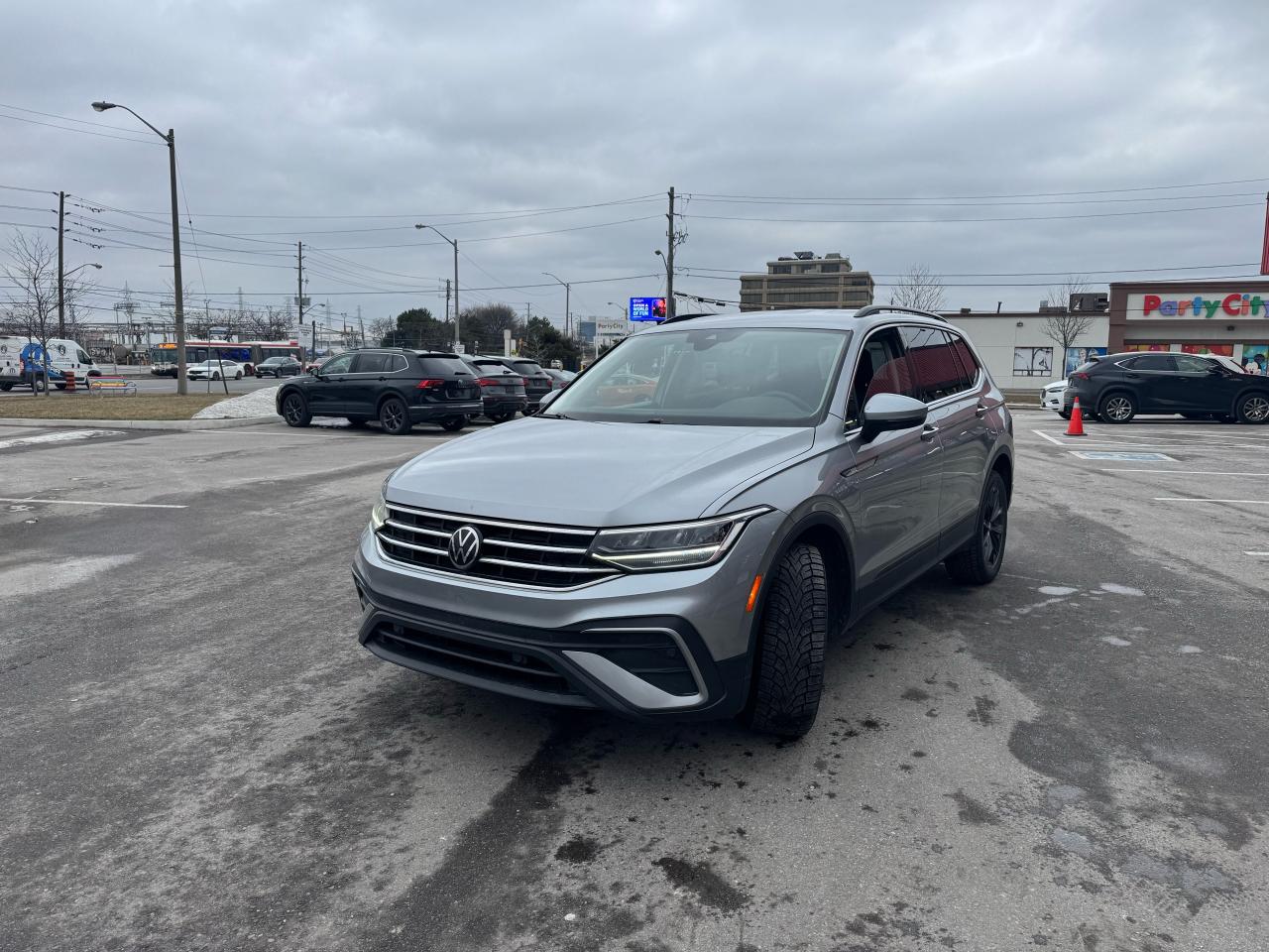 2022 Volkswagen Tiguan COMFORTLINE AWD LEATHER CARPLAY B/SPOT L/ASSIST Photo2