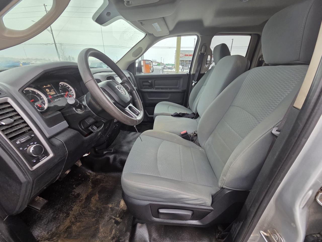 2016 RAM 1500 ST, 4X4, QUAD CAB, ONLY 128KMS, INSURANCE WRITEOFF Photo