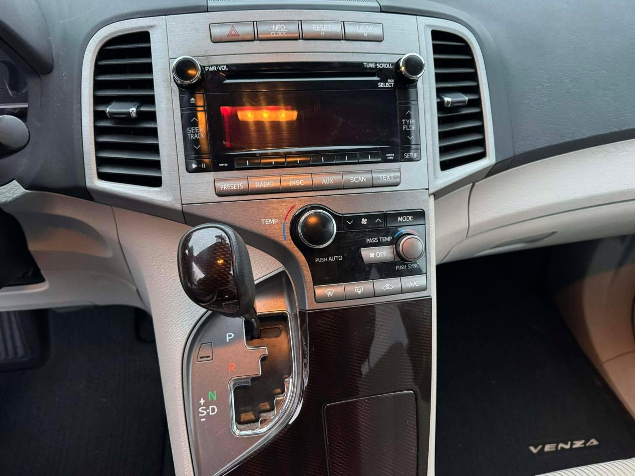 2011 Toyota Venza  - Photo #17