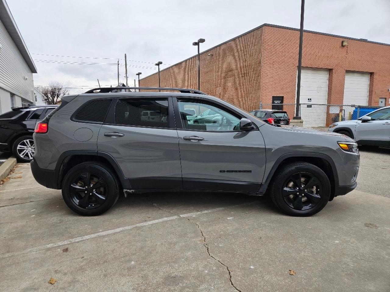 2022 Jeep Cherokee ALTITUDE 4X4-LEATHER-SKYVIEW ROOF-NAVIGATION Photo