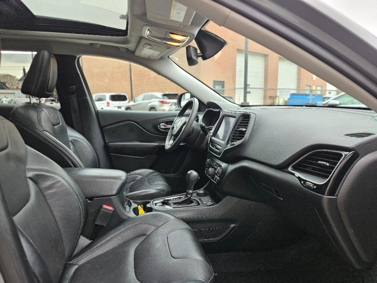 2022 Jeep Cherokee ALTITUDE 4X4-LEATHER-SKYVIEW ROOF-NAVIGATION Photo