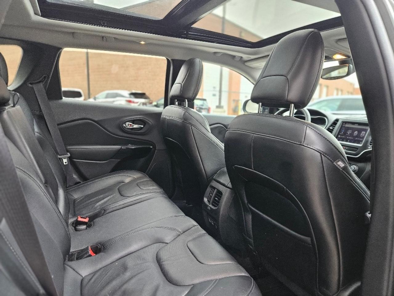 2022 Jeep Cherokee ALTITUDE 4X4-LEATHER-SKYVIEW ROOF-NAVIGATION Photo