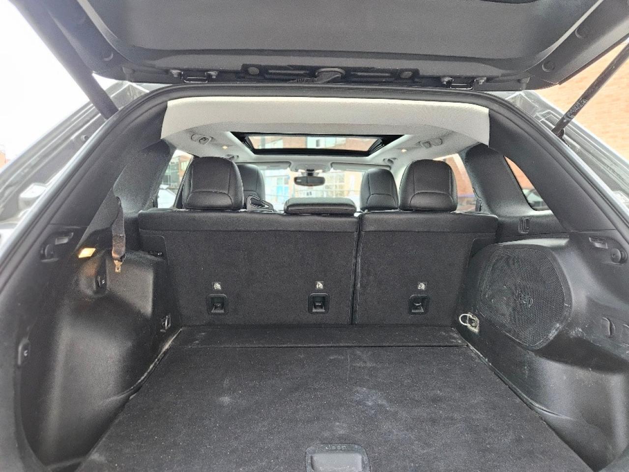 2022 Jeep Cherokee ALTITUDE 4X4-LEATHER-SKYVIEW ROOF-NAVIGATION Photo