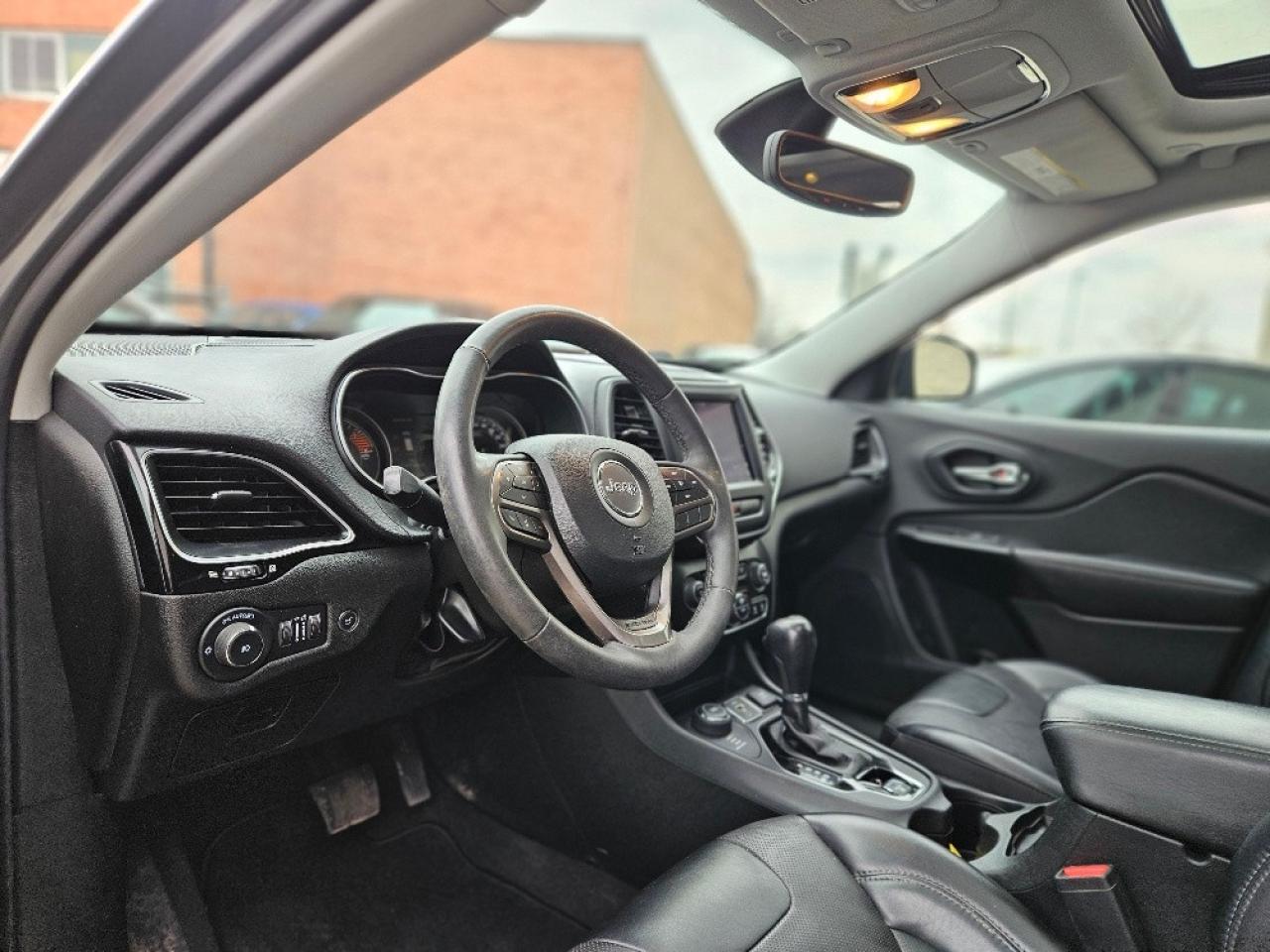 2022 Jeep Cherokee ALTITUDE 4X4-LEATHER-SKYVIEW ROOF-NAVIGATION Photo