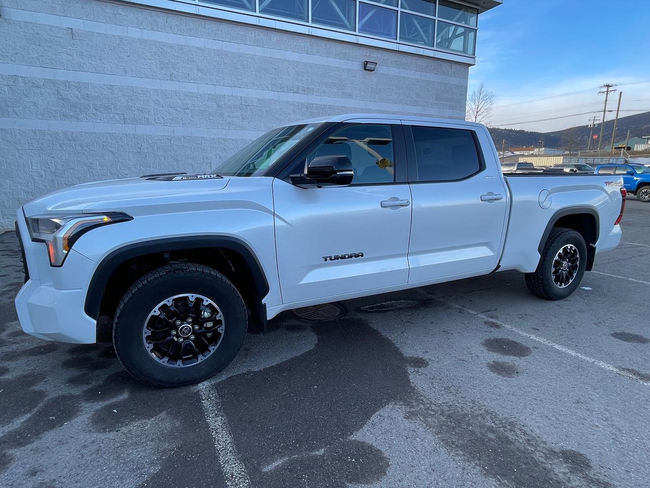 2024 Toyota Tundra LIMITED HYBRID Photo0