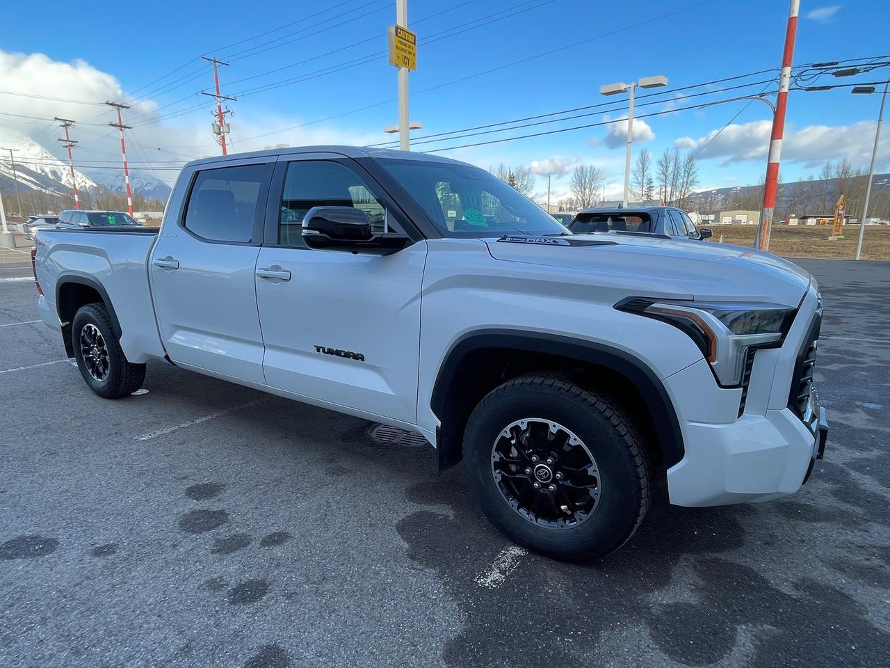 2024 Toyota Tundra LIMITED HYBRID Photo1