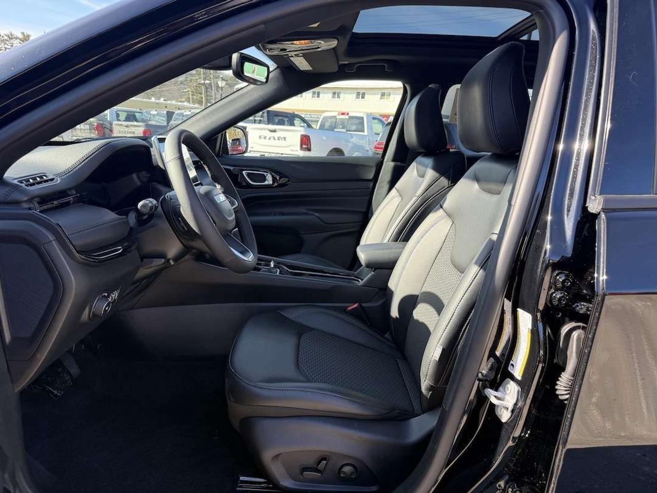 2026 Jeep Compass Altitude 4x4 Photo