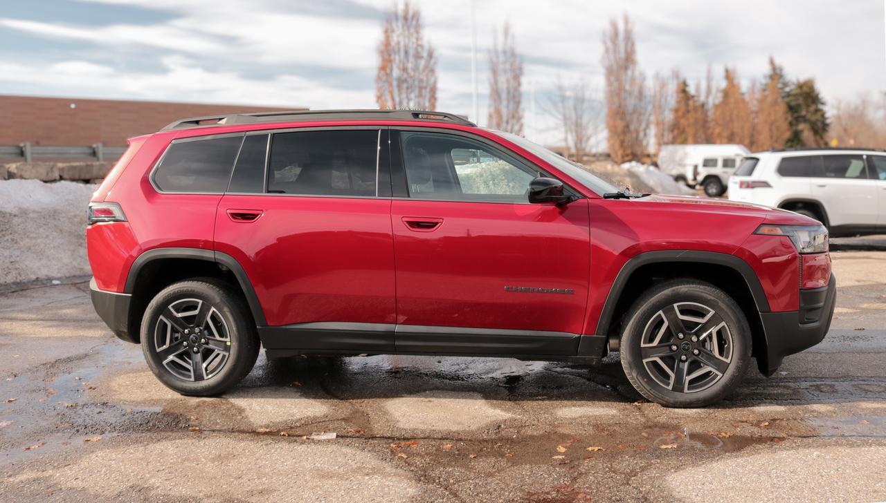 2026 Jeep Cherokee LAREDO 4x4 Photo3