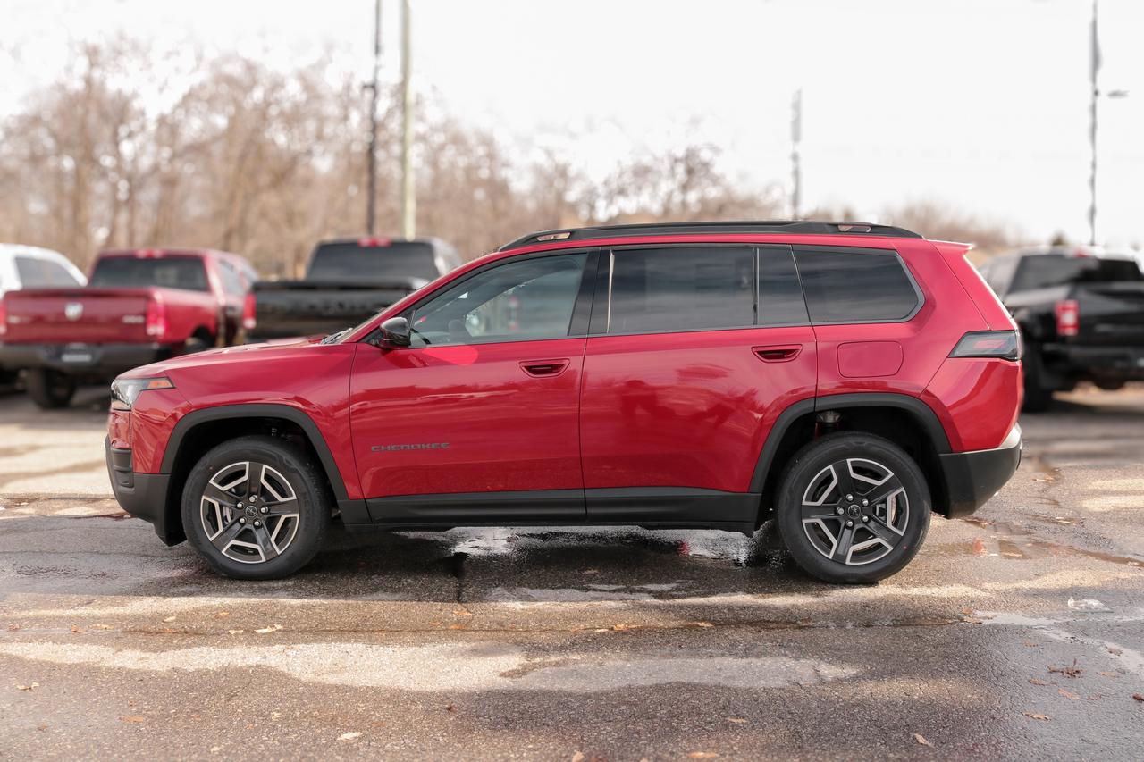 2026 Jeep Cherokee LAREDO 4x4 Photo