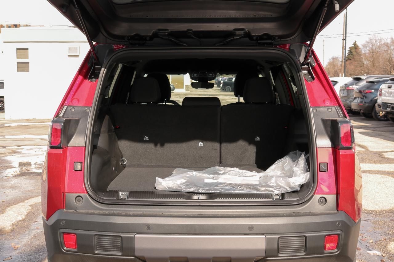 2026 Jeep Cherokee LAREDO 4x4 Photo