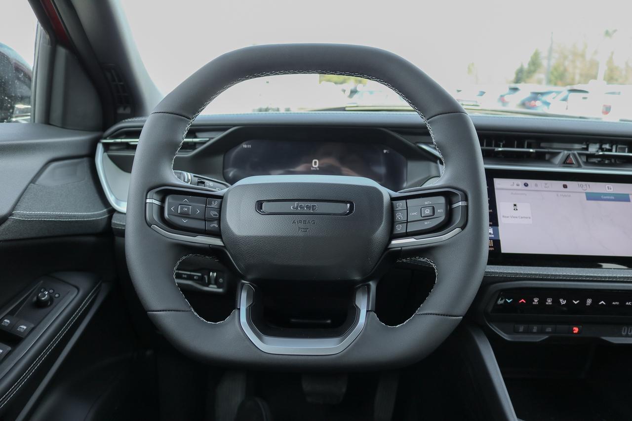 2026 Jeep Cherokee LAREDO 4x4 Photo