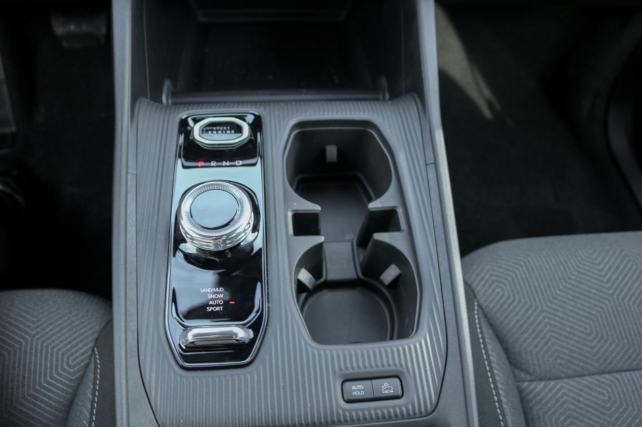 2026 Jeep Cherokee LAREDO 4x4 Photo