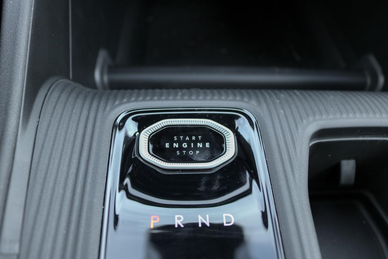 2026 Jeep Cherokee LAREDO 4x4 Photo