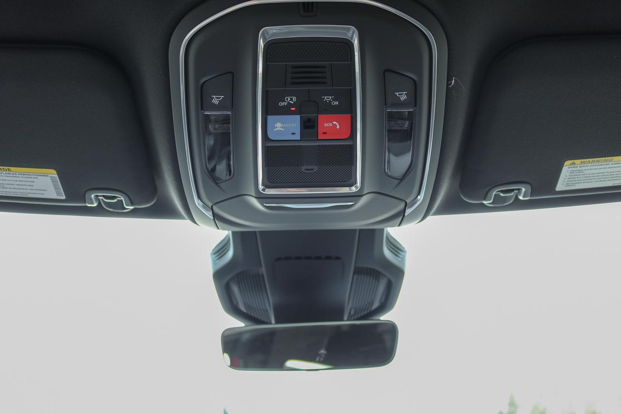 2026 Jeep Cherokee LAREDO 4x4 Photo