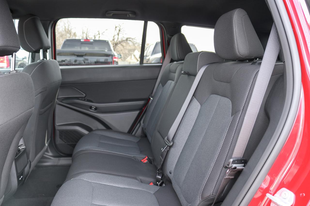 2026 Jeep Cherokee LAREDO 4x4 Photo