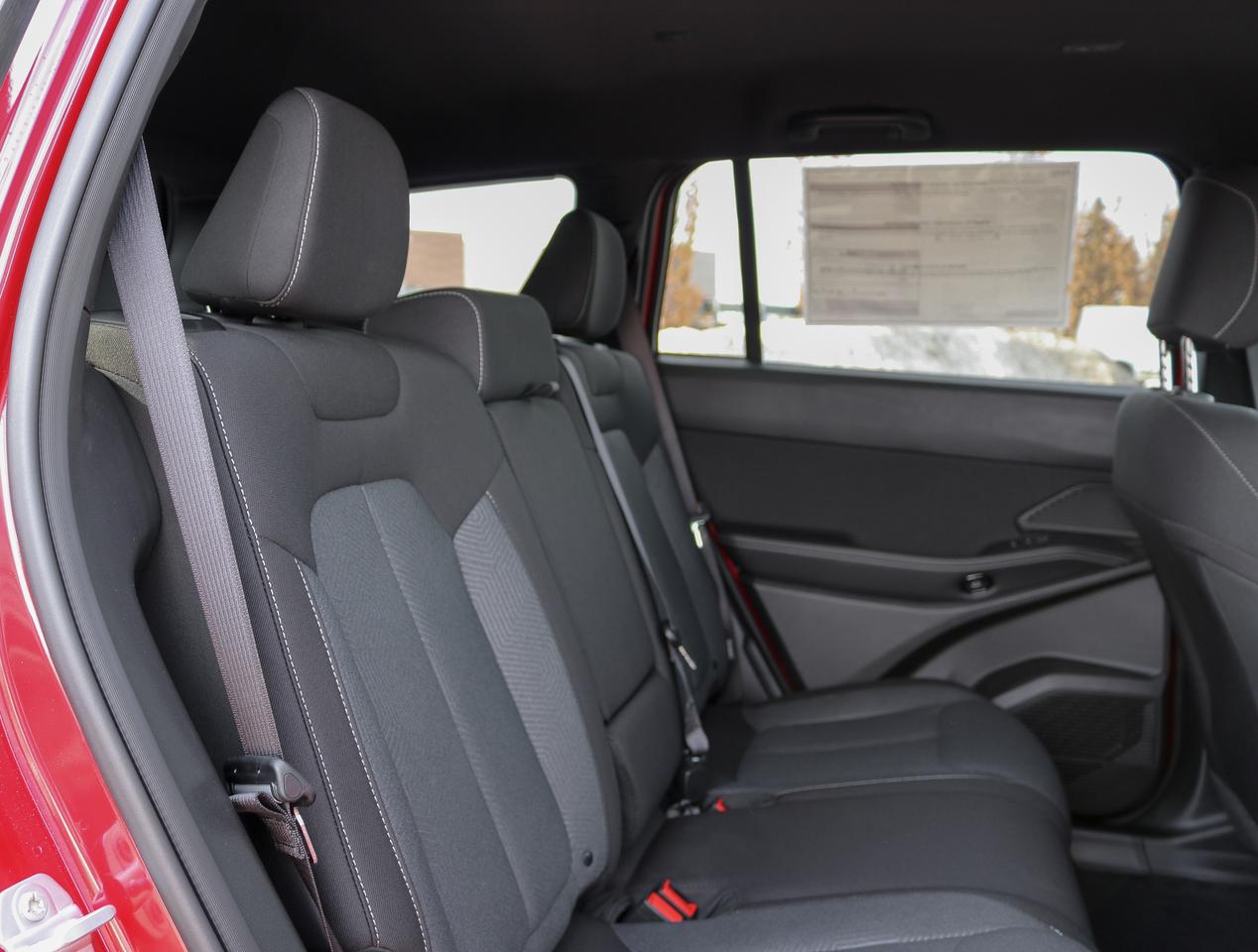 2026 Jeep Cherokee LAREDO 4x4 Photo
