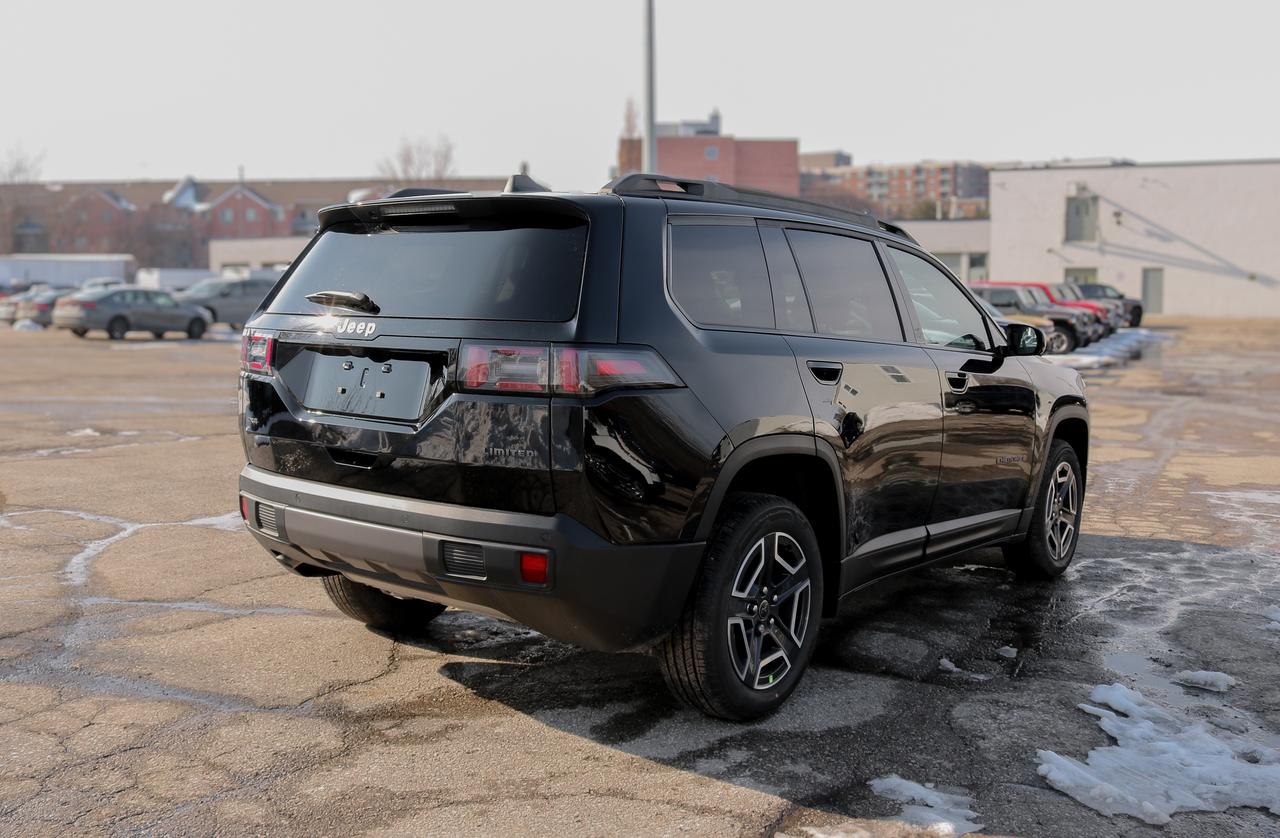 2026 Jeep Cherokee Limited 4X4 Photo