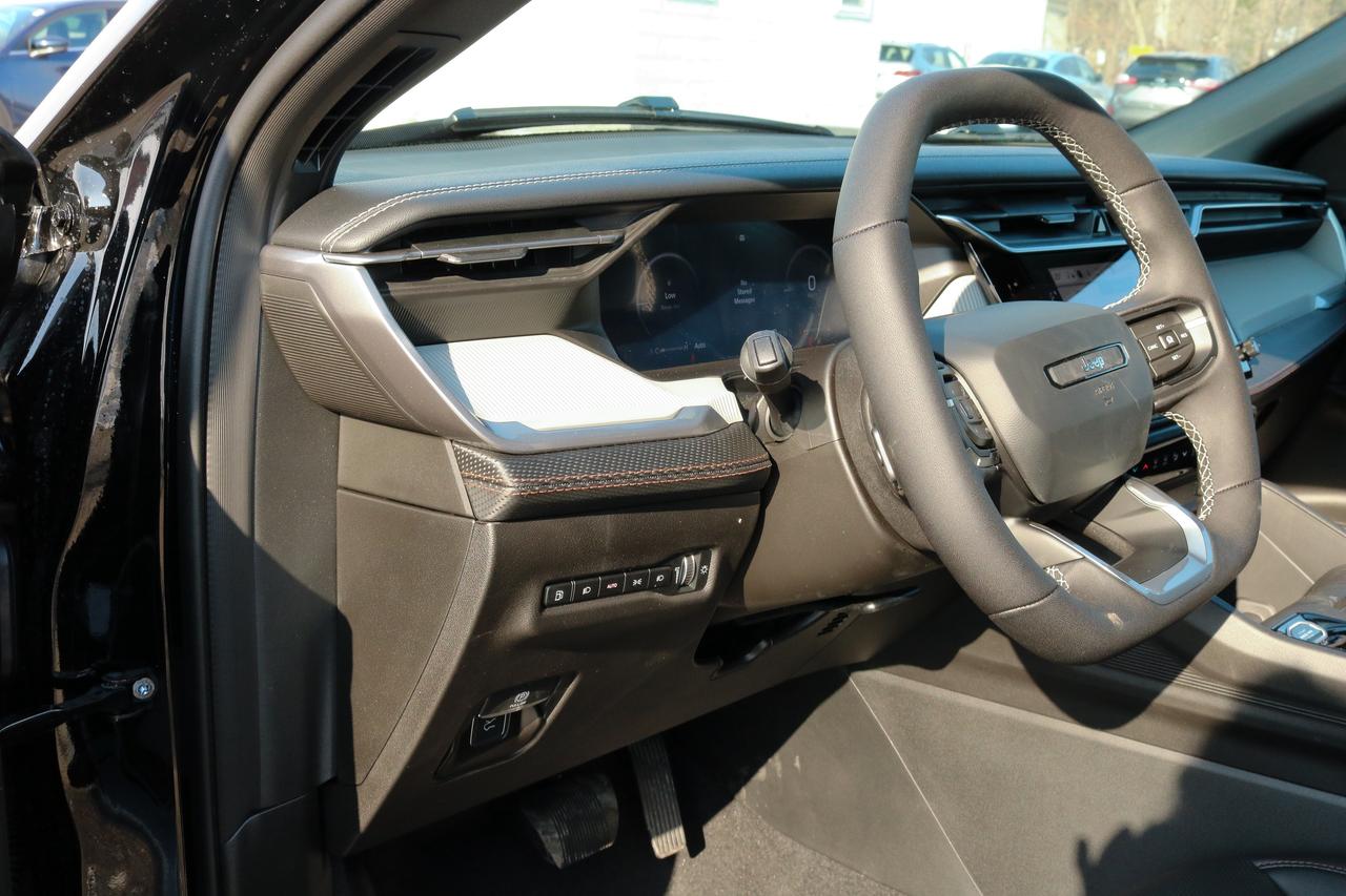 2026 Jeep Cherokee Limited 4X4 Photo