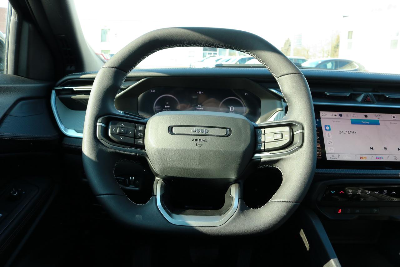 2026 Jeep Cherokee Limited 4X4 Photo