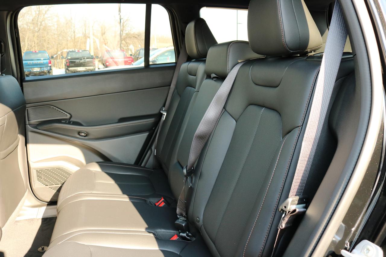 2026 Jeep Cherokee Limited 4X4 Photo