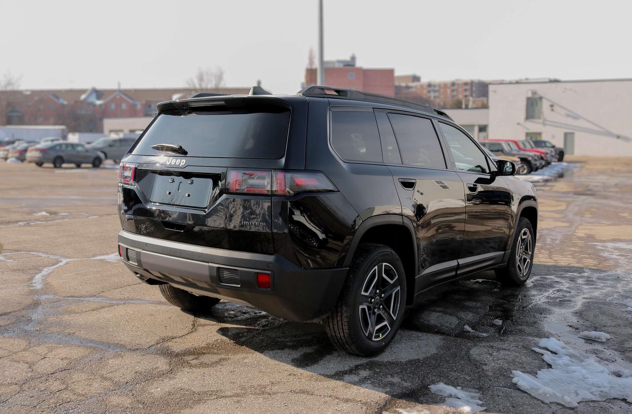 2026 Jeep Cherokee Limited 4X4 Photo
