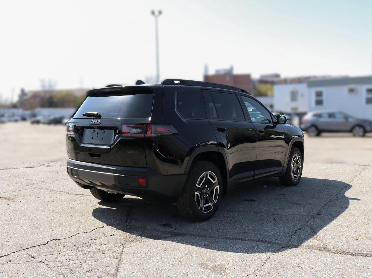 2026 Jeep Cherokee LAREDO 4x4 Photo4