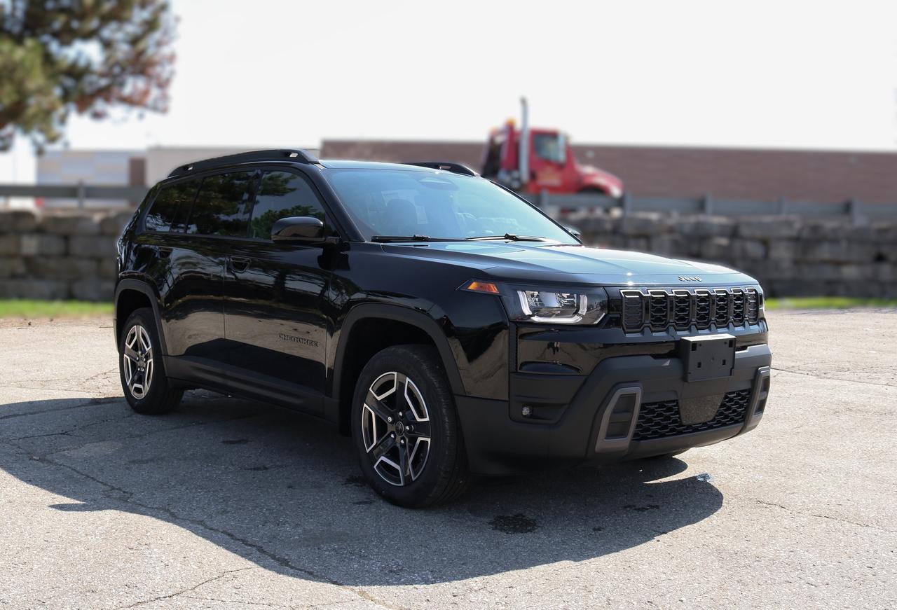 2026 Jeep Cherokee LAREDO 4x4 Photo2