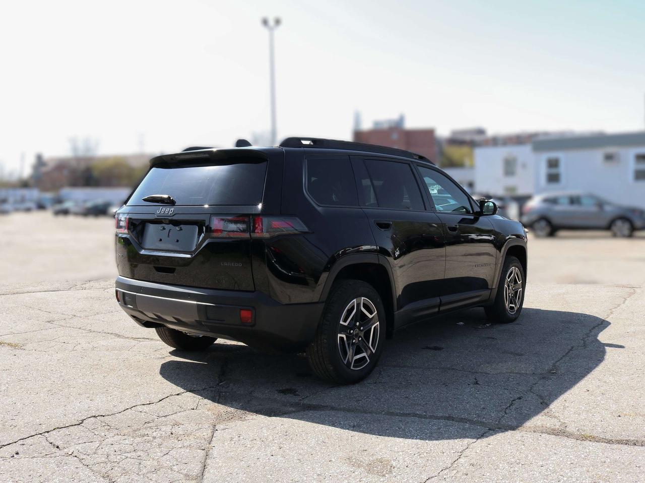 2026 Jeep Cherokee LAREDO 4x4 Photo4