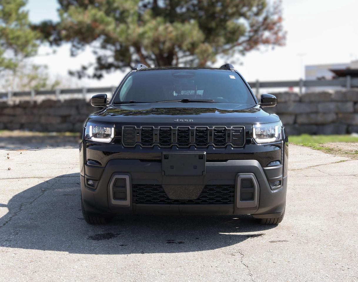 2026 Jeep Cherokee LAREDO 4x4 Photo