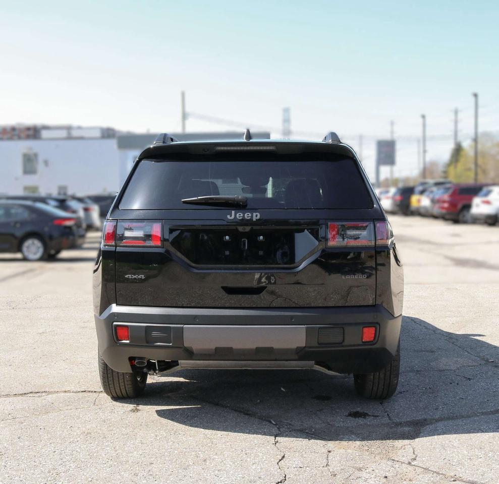 2026 Jeep Cherokee LAREDO 4x4 Photo