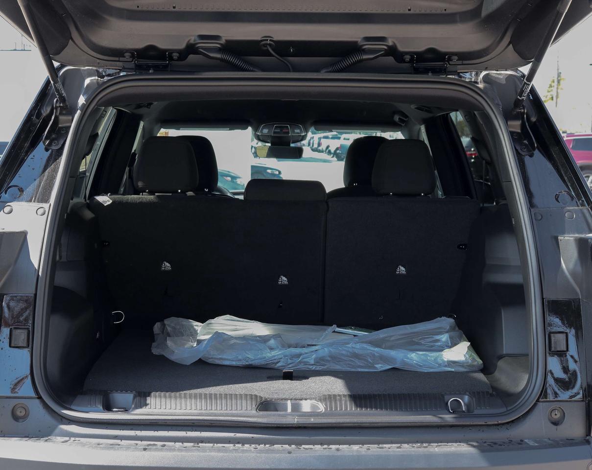 2026 Jeep Cherokee LAREDO 4x4 Photo