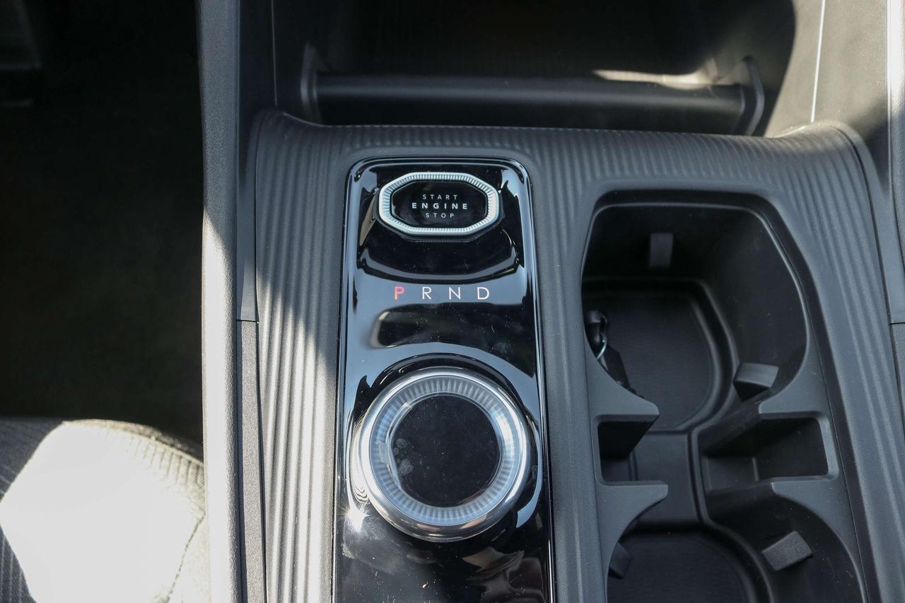 2026 Jeep Cherokee LAREDO 4x4 Photo