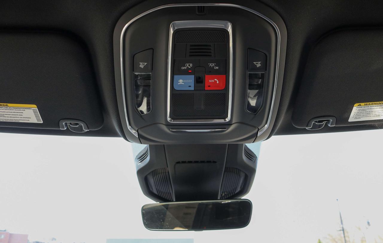 2026 Jeep Cherokee LAREDO 4x4 Photo