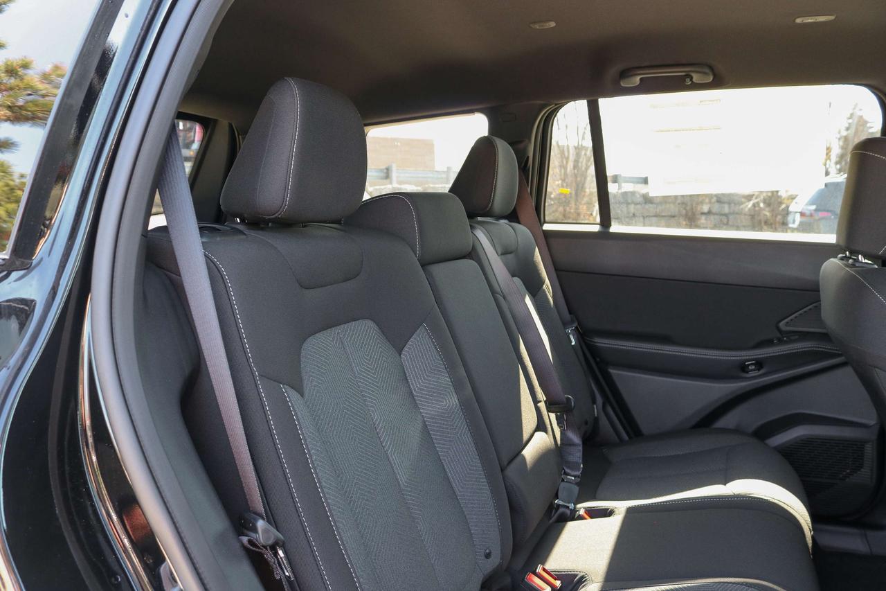 2026 Jeep Cherokee LAREDO 4x4 Photo