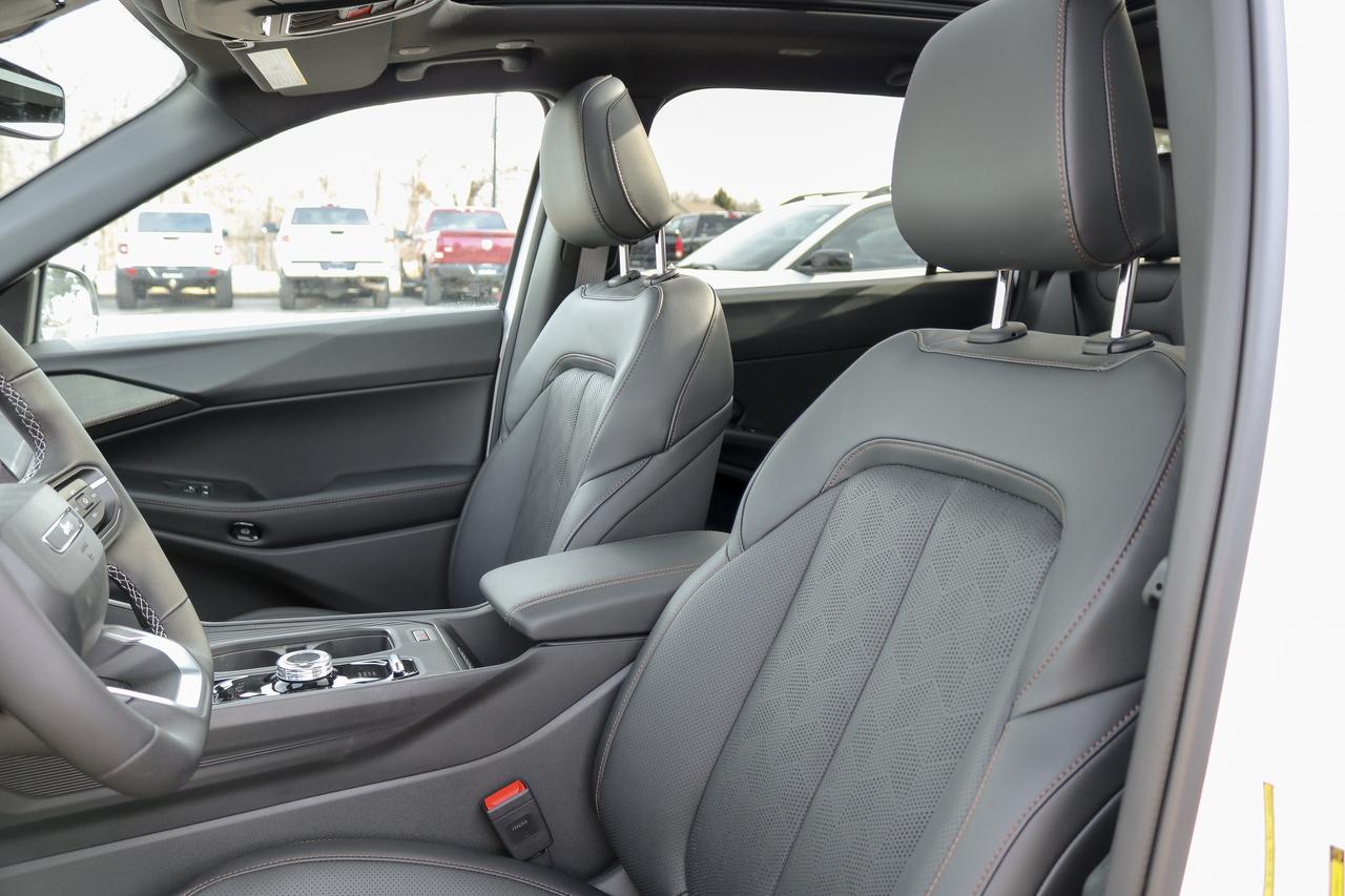 2026 Jeep Cherokee Overland 4x4 Photo