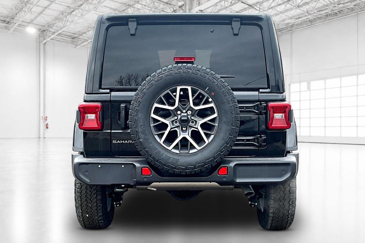 2026 Jeep Wrangler SAHARA 4DR | SKY-TOP | Leather | Nav | 4x4 Photo3