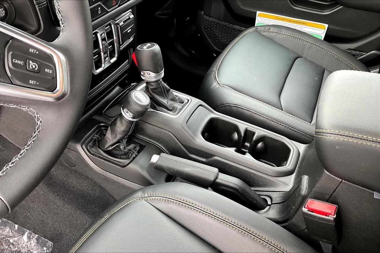 2026 Jeep Wrangler SAHARA 4DR | Sky-Top | Leather | 18" Alloys | Nav Photo