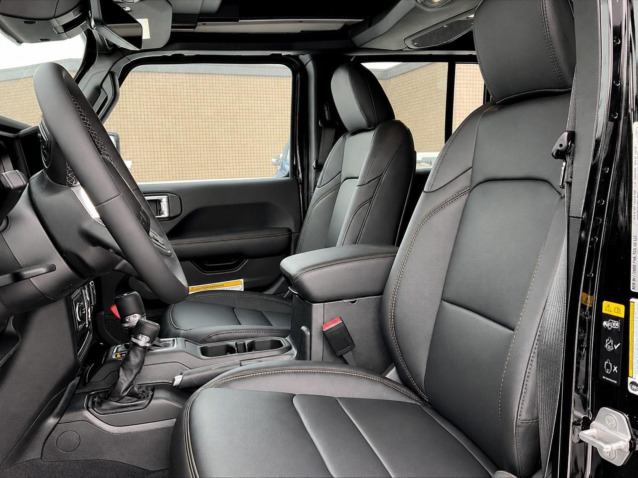 2026 Jeep Wrangler SAHARA 4DR | Sky-Top | Leather | 18" Alloys | Nav Photo