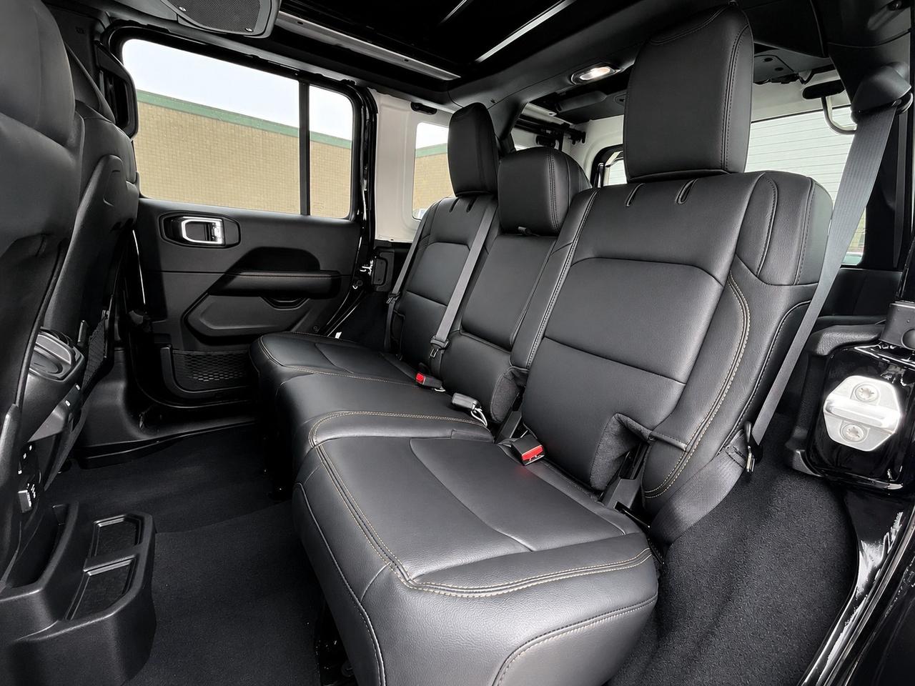 2026 Jeep Wrangler SAHARA 4DR | Sky-Top | Leather | 18" Alloys | Nav Photo