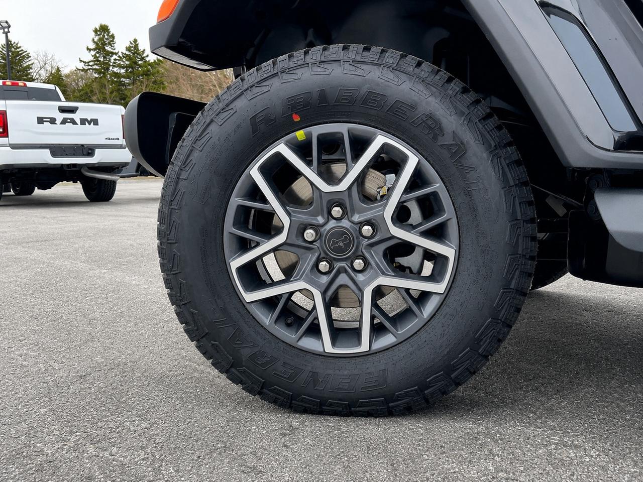 2026 Jeep Wrangler SAHARA 4DR | Sky-Top | Leather | 18" Alloys | Nav Photo