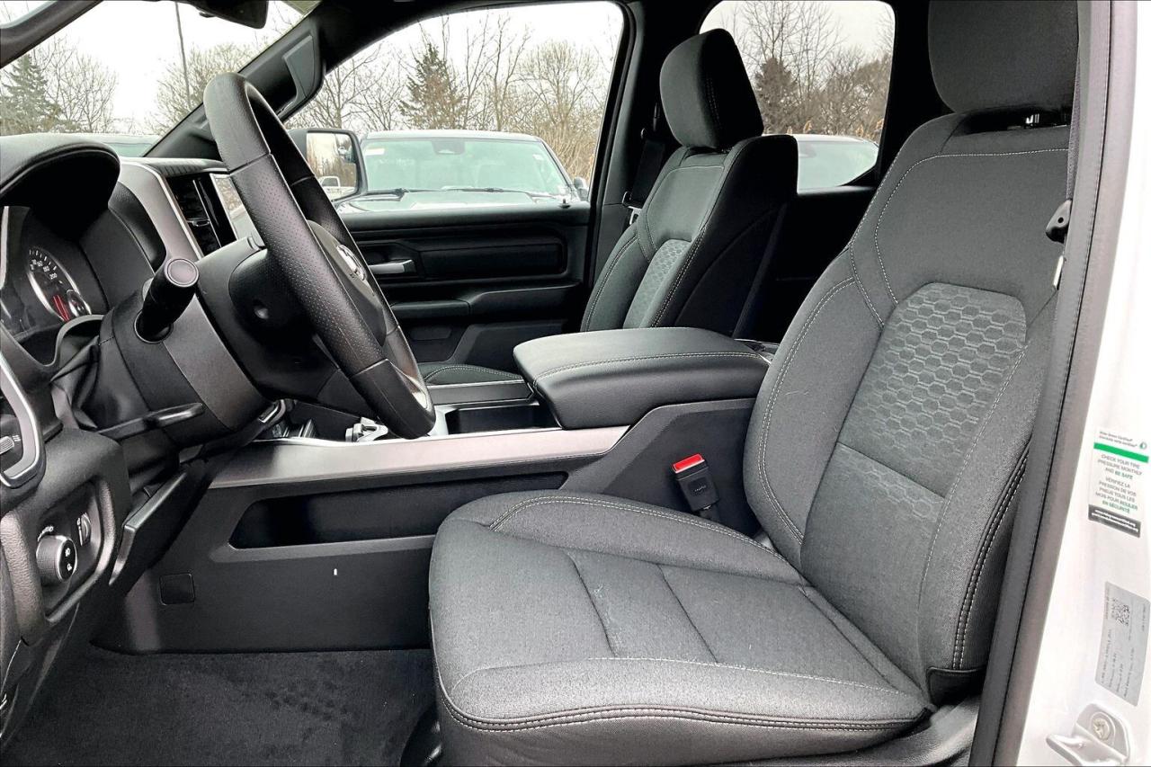 2026 RAM 1500 EXPRESS 4X4 | Blackout | 6FT 4INCH BOX | QUAD CAB Photo