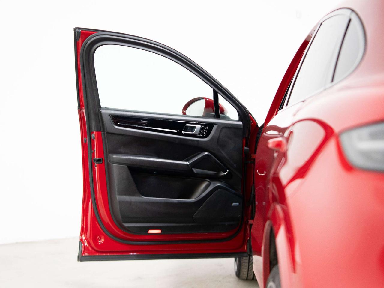 2021 Porsche Cayenne COUPE | PREMIUM PLUS PKG | BOSE | PANO | 22 IN Photo