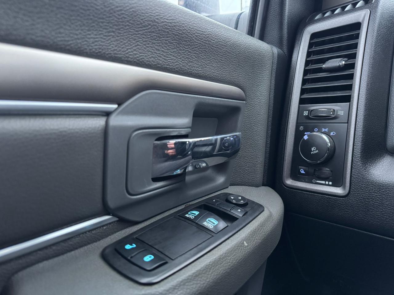 2016 RAM 1500 Express Photo