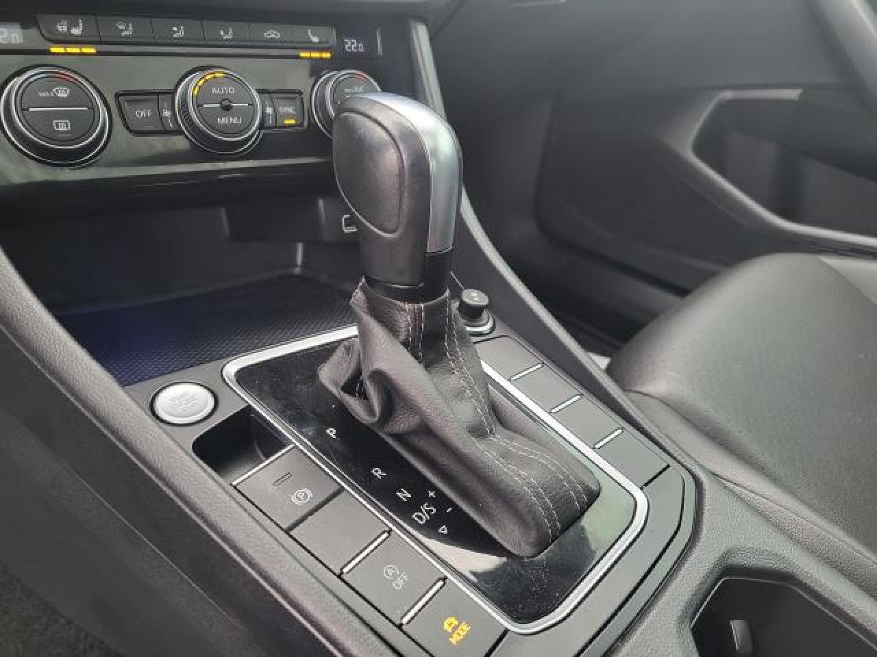 2020 Volkswagen Jetta RLINE Photo36