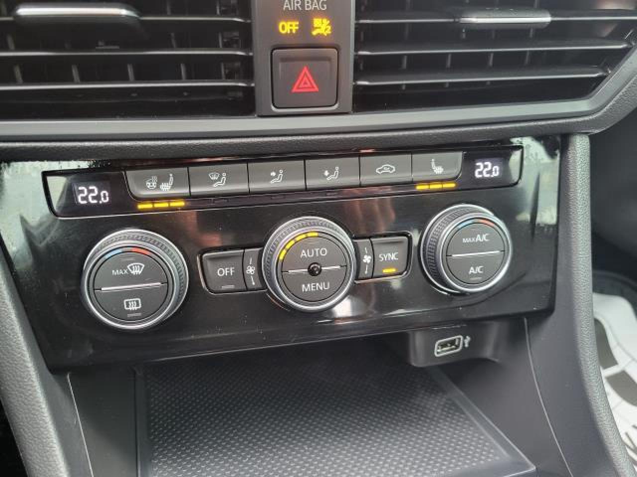 2020 Volkswagen Jetta RLINE Photo12